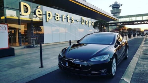 Tesla-chauffeur transfert aéroport ville québec